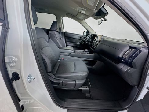 Used 2025 Nissan Pathfinder S image 31