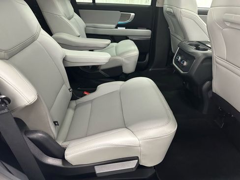 Used 2025 Ford Expedition Platinum image 49