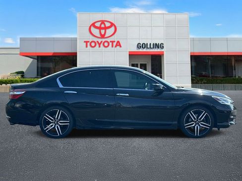Used 2017 Honda Accord Touring image 6
