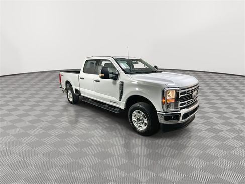 Used 2025 Ford F250 XLT image 2