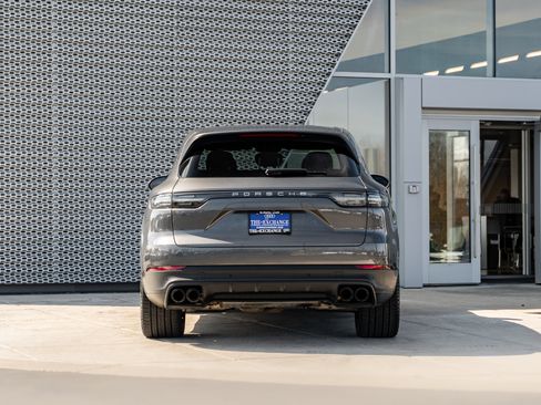 Used 2020 Porsche Cayenne image 33