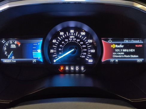 Used 2019 Ford Edge Titanium image 23