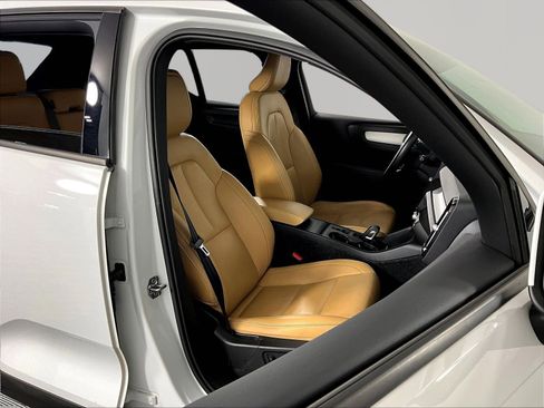 Used 2019 Volvo XC40 T5 Momentum AWD/4WD image 28