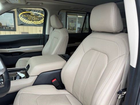 Used 2022 Ford Expedition Limited RWD image 9