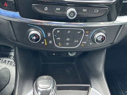 Used 2019 Chevrolet Traverse LT image 30