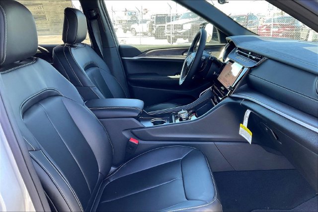 New 2026 Jeep Grand Cherokee Limited AWD/4WD image 32