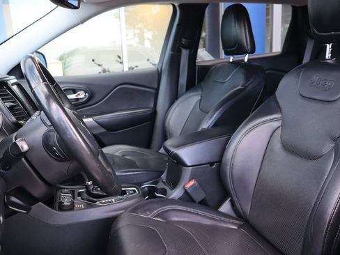 Used 2019 Jeep Cherokee Limited w/ Luxury Group AWD/4WD image 10