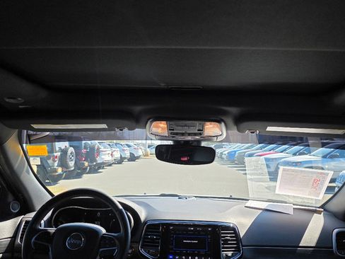 Used 2020 Jeep Grand Cherokee Altitude image 26