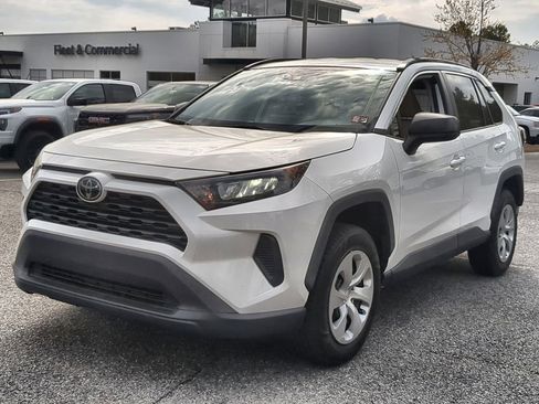 Used 2019 Toyota RAV4 LE image 4