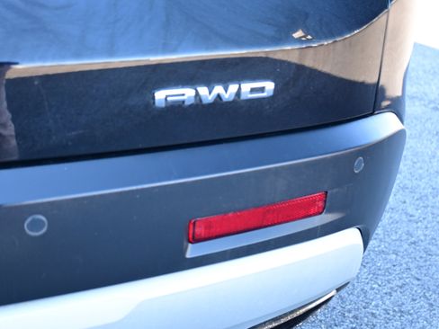 Used 2022 GMC Acadia SLT w/ Preferred Package image 9