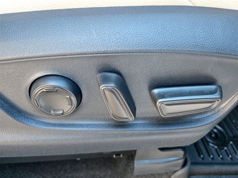 Certified 2025 Toyota Tacoma Limited image 28