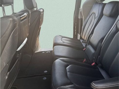 Used 2024 Chrysler Pacifica Touring-L w/ Uconnect Theater Family Group image 23