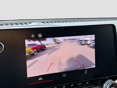 Used 2024 GMC Canyon Elevation w/ Elevation Premium Package image 17