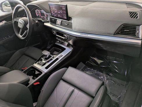 Certified 2025 Audi Q5 2.0T Premium Plus image 21