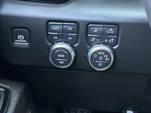 Used 2024 GMC Sierra 2500 AT4 w/ AT4 Premium Plus Package AWD/4WD image 36