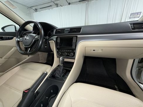 Used 2018 Volkswagen Passat 2.0T R-Line FWD image 21