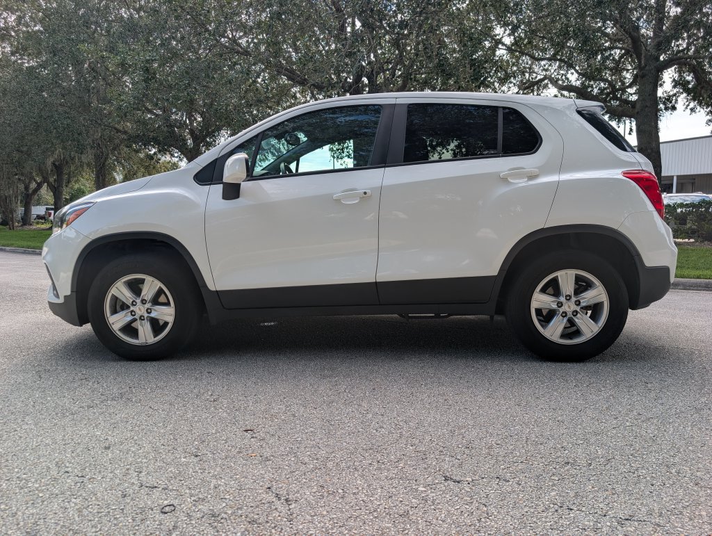 Used 2021 Chevrolet Trax LS w/ Tint and Cruise Package AWD/4WD image 5
