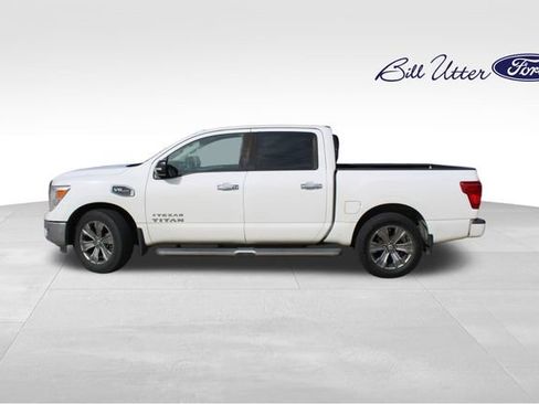 Used 2017 Nissan Titan SV image 8