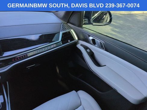 Used 2025 BMW X7 xDrive40i w/ M Sport Package AWD/4WD image 19