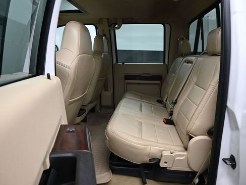 Used 2010 Ford F250 Lariat image 27