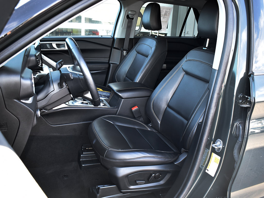 Certified 2024 Ford Explorer XLT w/ Equipment Group 202A AWD/4WD image 5