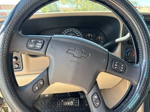 Used 2003 Chevrolet Suburban 2500 LT w/ LT Preferred Equipment Group AWD/4WD image 11