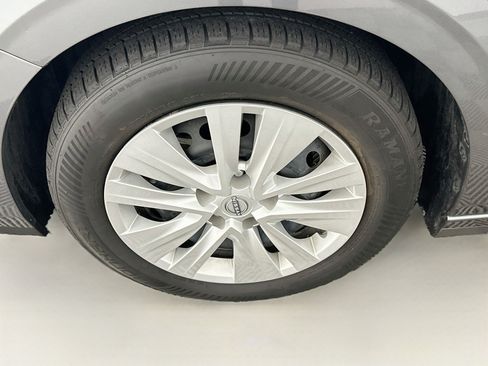 Used 2025 Nissan Sentra S FWD image 11
