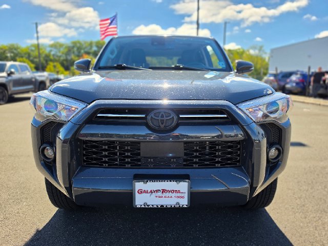 Used 2024 Toyota 4Runner SR5 Premium w/ Moonroof Package AWD/4WD image 2