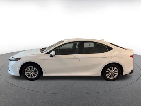 Used 2025 Toyota Camry LE image 9