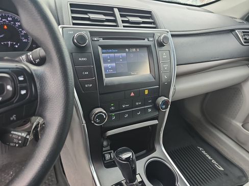 Used 2017 Toyota Camry LE image 23