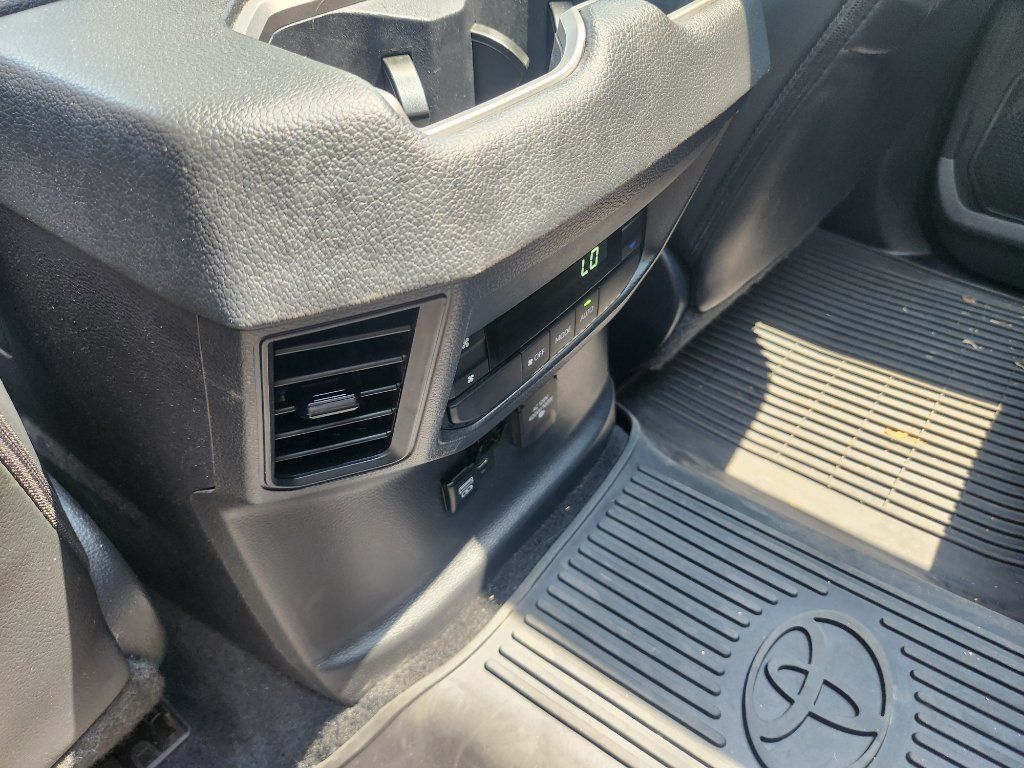 Used 2024 Toyota Sequoia Limited w/ Tow Technology Package AWD/4WD image 23
