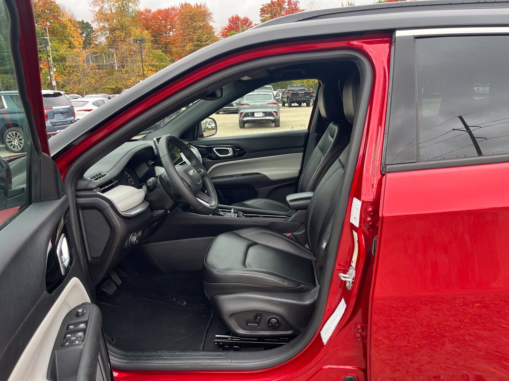 Used 2025 Jeep Compass Limited AWD/4WD image 19