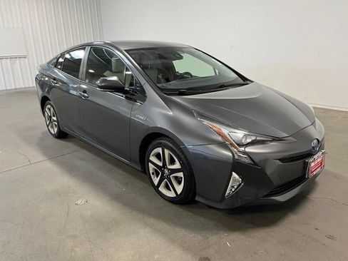 Used 2016 Toyota Prius Three Touring FWD image 1