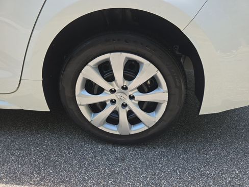 Used 2024 Toyota Corolla LE FWD image 30