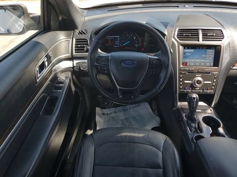 Used 2018 Ford Explorer Limited w/ Equipment Group 301A FWD image 18