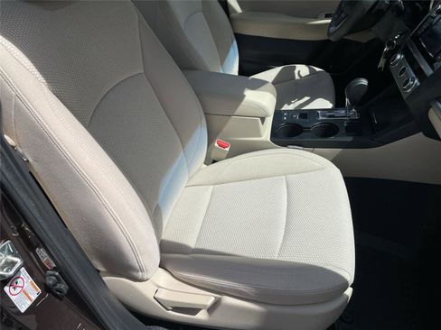Used 2019 Subaru Outback 2.5i AWD/4WD image 17