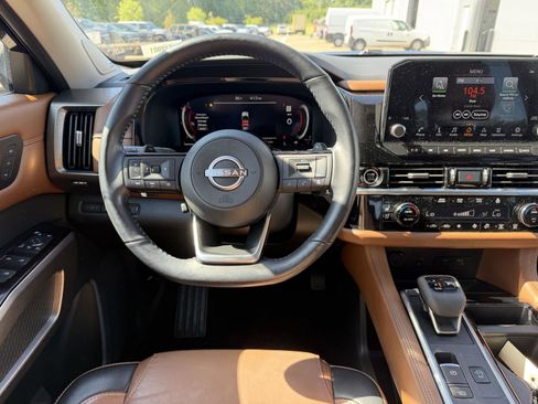 Used 2023 Nissan Pathfinder Platinum w/ Cargo Package AWD/4WD image 8