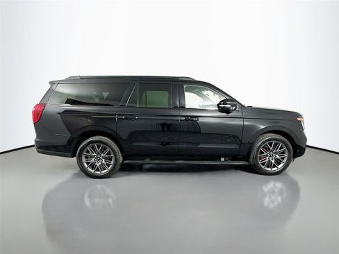 Used 2025 Ford Expedition Max Platinum w/ Stealth Performance Package AWD/4WD image 18