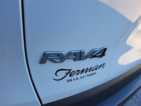 Used 2022 Toyota RAV4 LE image 10