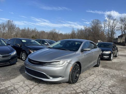 Used 2016 Chrysler 200 Limited FWD image 2