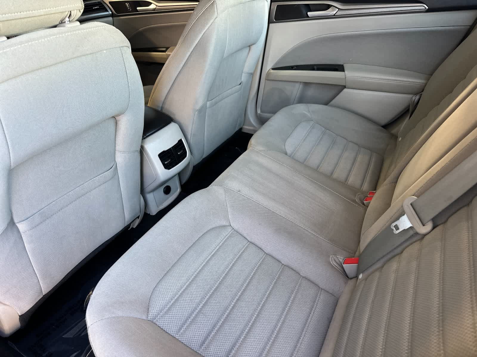 Used 2019 Ford Fusion SE FWD image 5