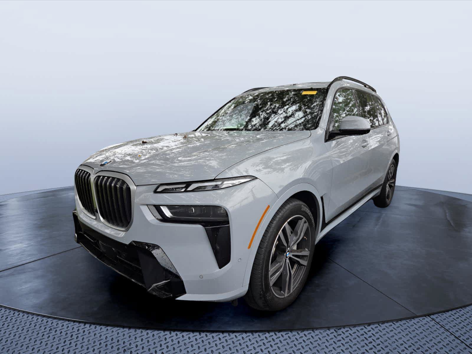 Used 2024 BMW X7 xDrive40i w/ M Sport Package AWD/4WD image 2