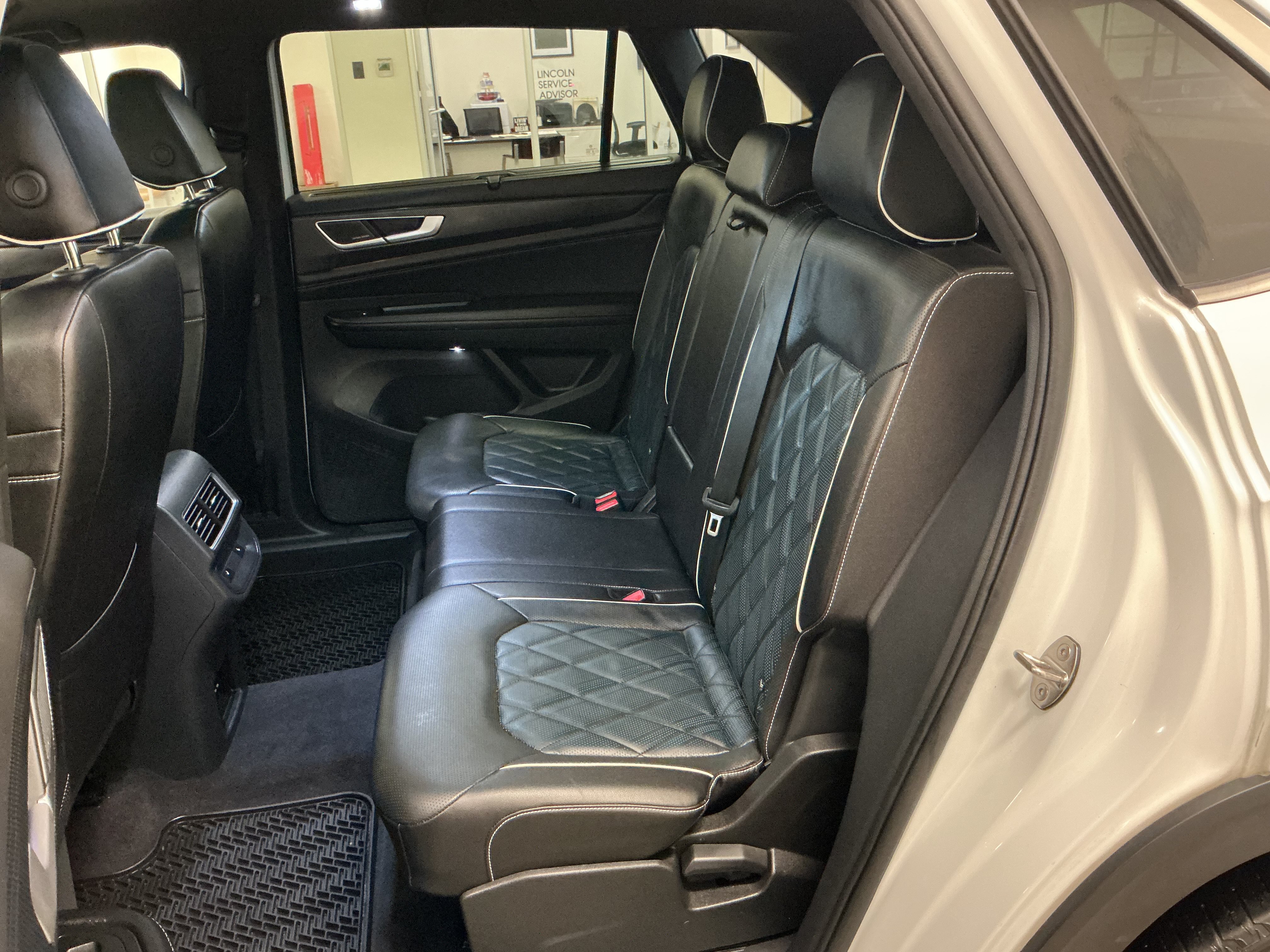 Used 2024 Volkswagen Atlas Cross Sport SEL Premium R-Line AWD/4WD image 10
