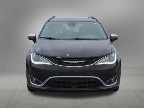 Used 2017 Chrysler Pacifica Limited image 9