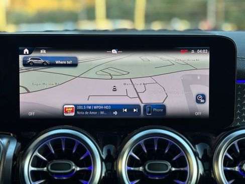 Used 2024 Mercedes-Benz GLB 250 4MATIC image 19