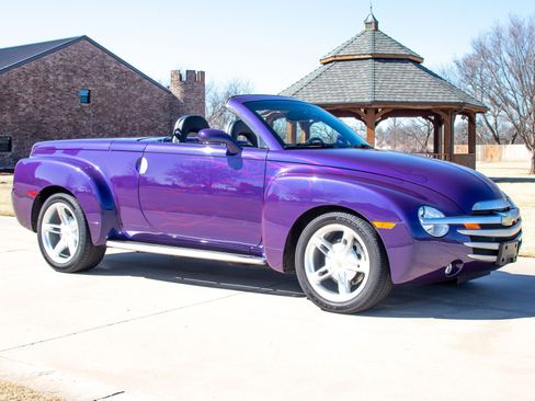 Used 2004 Chevrolet SSR w/ Preferred Equipment Group image 32