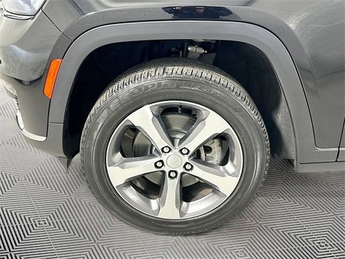 Used 2023 Jeep Grand Cherokee L Limited image 29