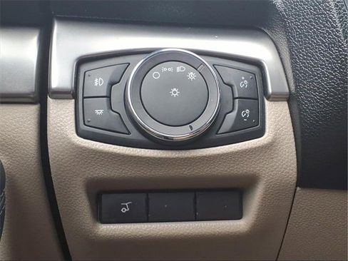 Used 2018 Ford Explorer XLT w/ Equipment Group 202A image 17