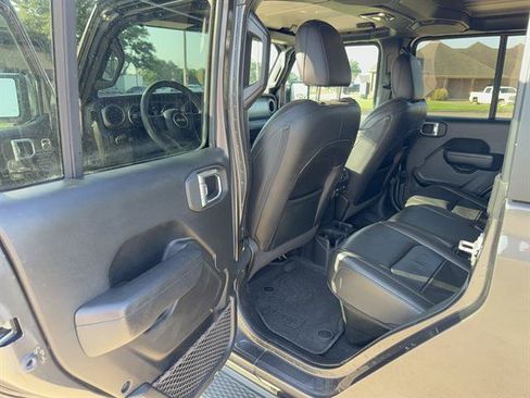 Used 2023 Jeep Gladiator Sport AWD/4WD image 9