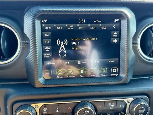 Used 2023 Jeep Wrangler Unlimited Sahara w/ Cold Weather Group image 16